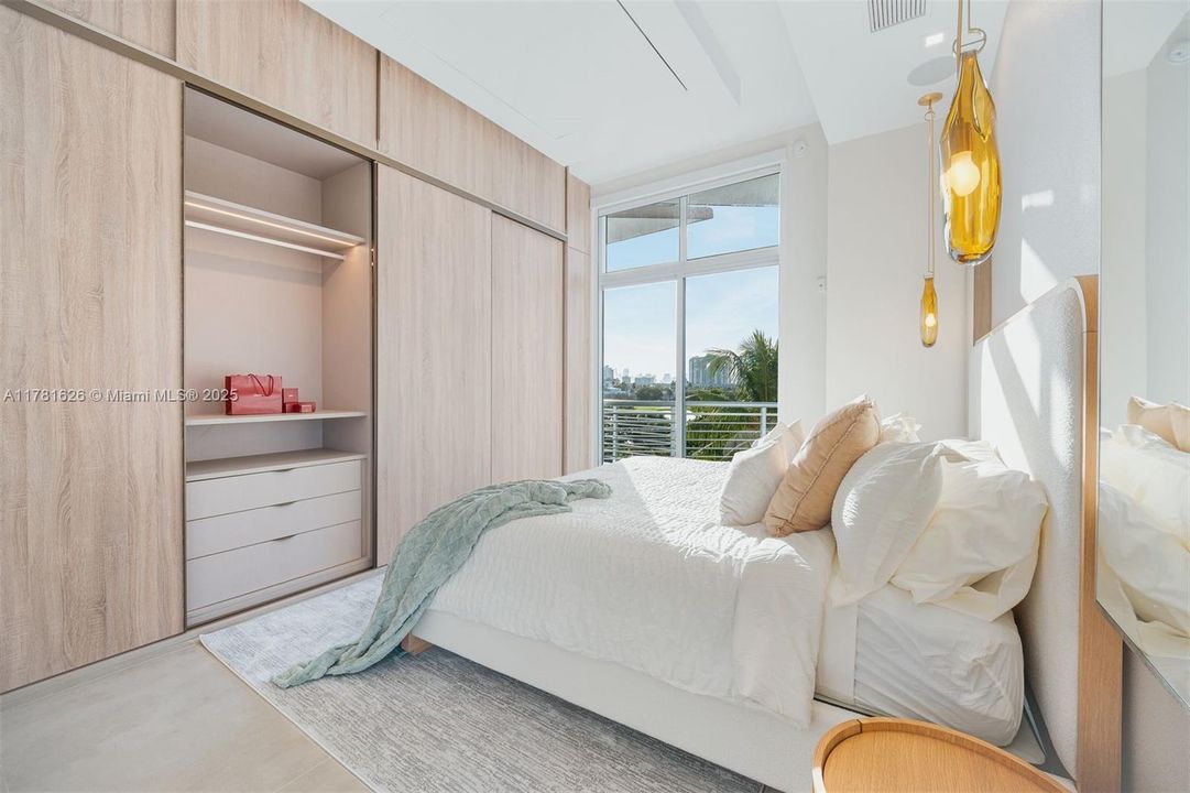 For Sale: $3,100,000 (3 beds, 2 baths, 2090 Square Feet)