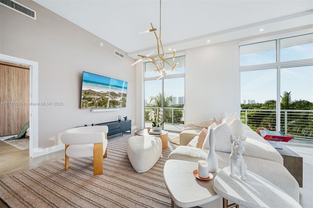 For Sale: $3,100,000 (3 beds, 2 baths, 2090 Square Feet)
