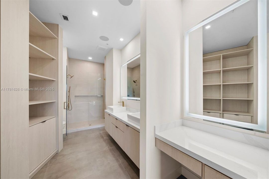For Sale: $3,100,000 (3 beds, 2 baths, 2090 Square Feet)