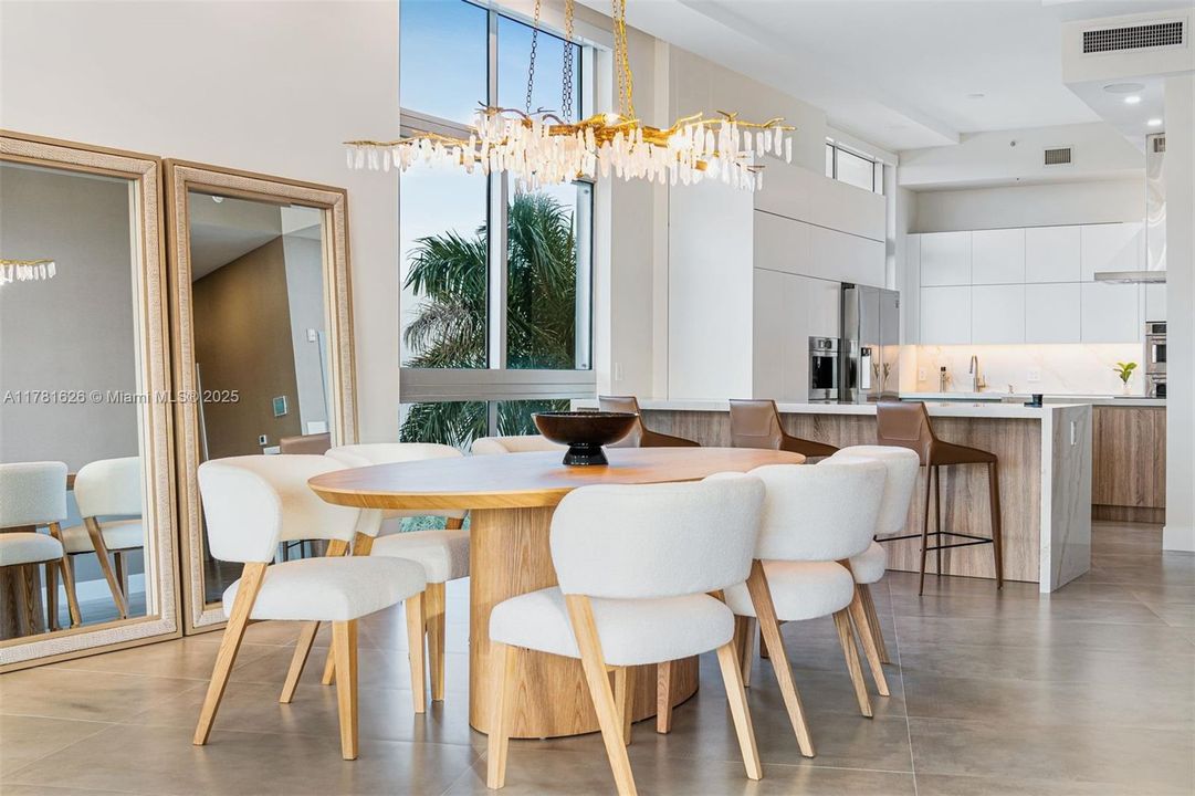 For Sale: $3,100,000 (3 beds, 2 baths, 2090 Square Feet)