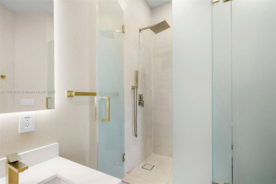 For Sale: $3,100,000 (3 beds, 2 baths, 2090 Square Feet)