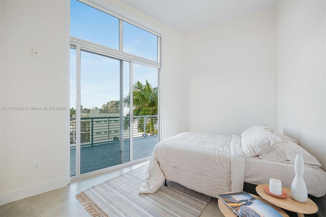 For Sale: $3,100,000 (3 beds, 2 baths, 2090 Square Feet)