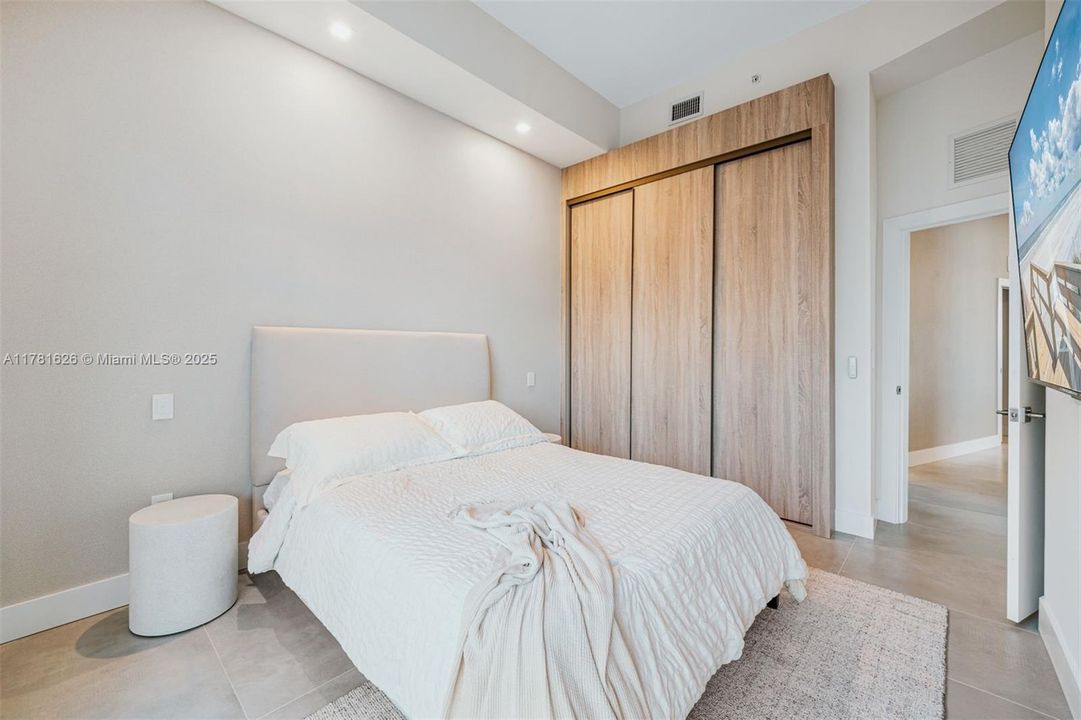 For Sale: $3,100,000 (3 beds, 2 baths, 2090 Square Feet)