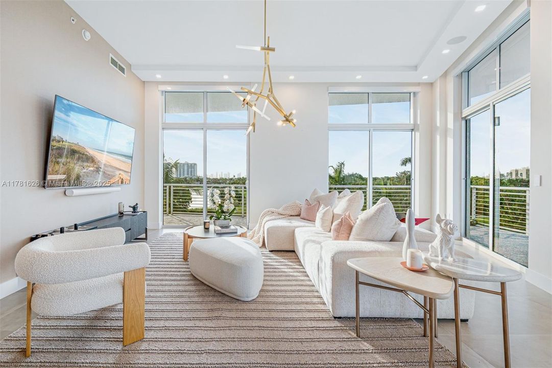 For Sale: $3,100,000 (3 beds, 2 baths, 2090 Square Feet)