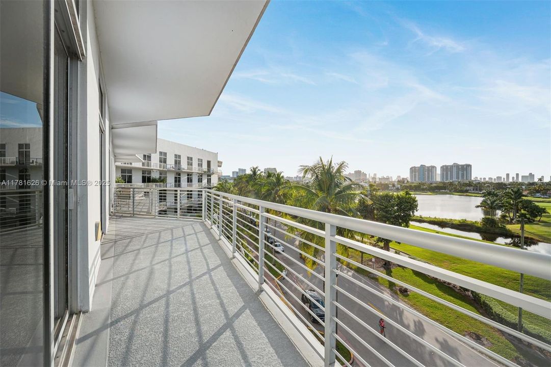 For Sale: $3,100,000 (3 beds, 2 baths, 2090 Square Feet)