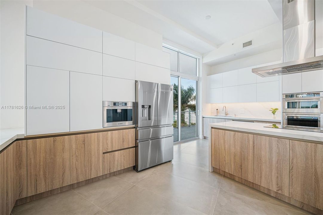 For Sale: $3,100,000 (3 beds, 2 baths, 2090 Square Feet)
