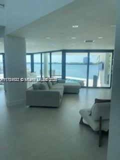 В аренду: $50,000 (5 спален, 4 ванн, 0 Квадратных фут)