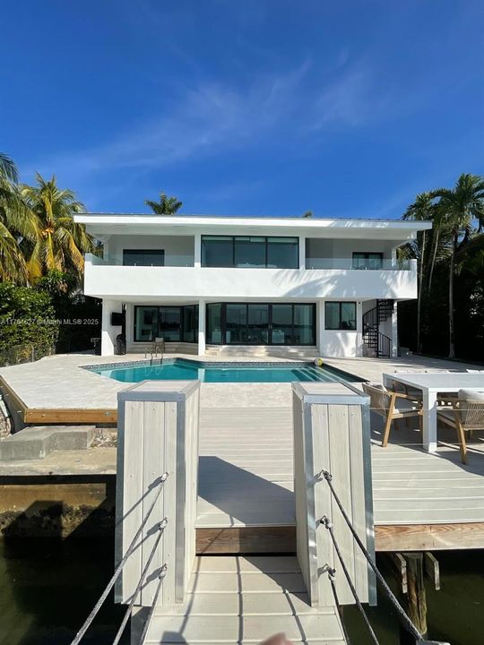 В аренду: $50,000 (5 спален, 4 ванн, 0 Квадратных фут)