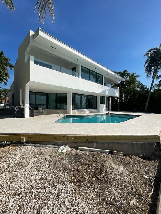 В аренду: $50,000 (5 спален, 4 ванн, 0 Квадратных фут)