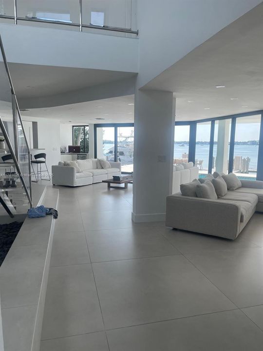 В аренду: $50,000 (5 спален, 4 ванн, 0 Квадратных фут)