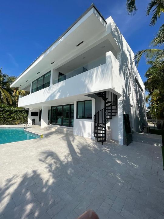 В аренду: $50,000 (5 спален, 4 ванн, 0 Квадратных фут)