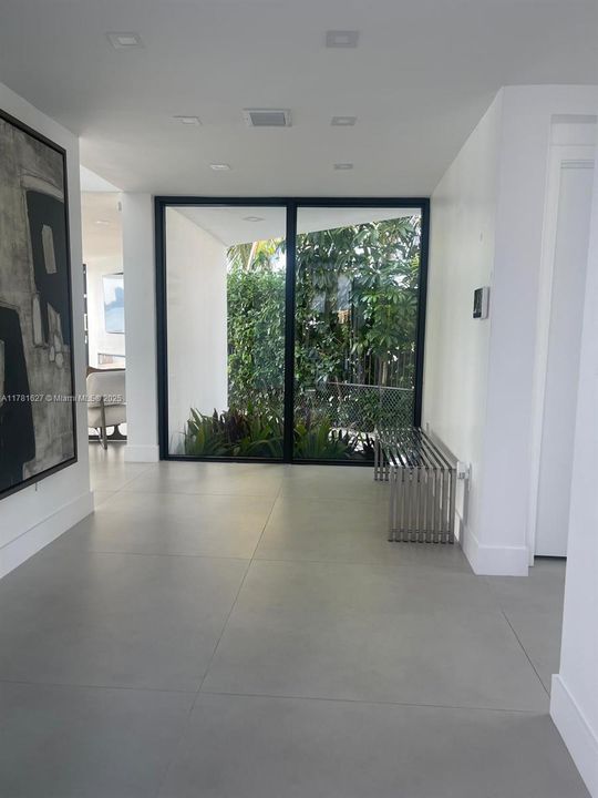 В аренду: $50,000 (5 спален, 4 ванн, 0 Квадратных фут)