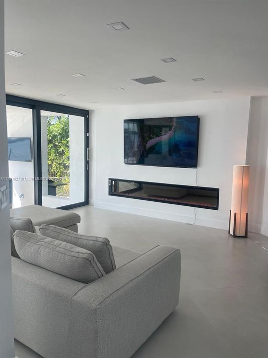 В аренду: $50,000 (5 спален, 4 ванн, 0 Квадратных фут)