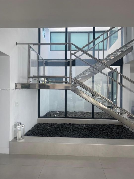 В аренду: $50,000 (5 спален, 4 ванн, 0 Квадратных фут)