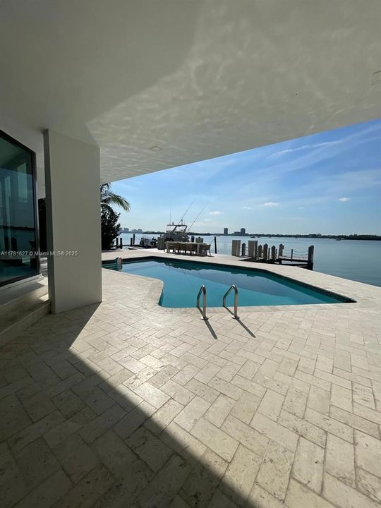 В аренду: $50,000 (5 спален, 4 ванн, 0 Квадратных фут)