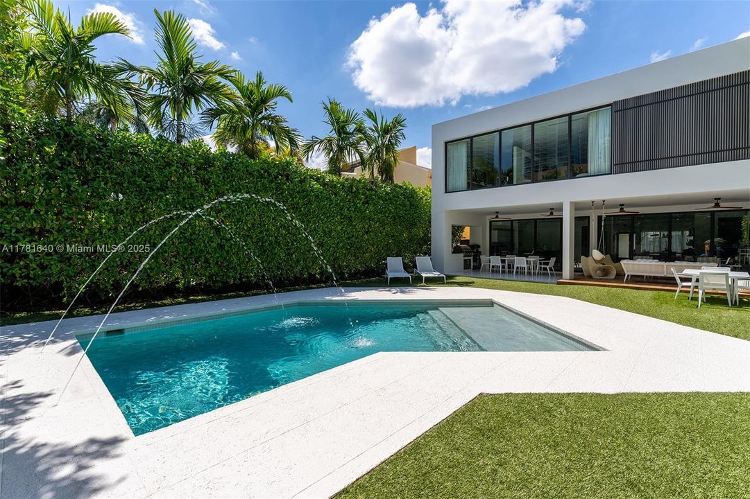 На продажу: $4,750,000 (4 спален, 4 ванн, 4259 Квадратных фут)