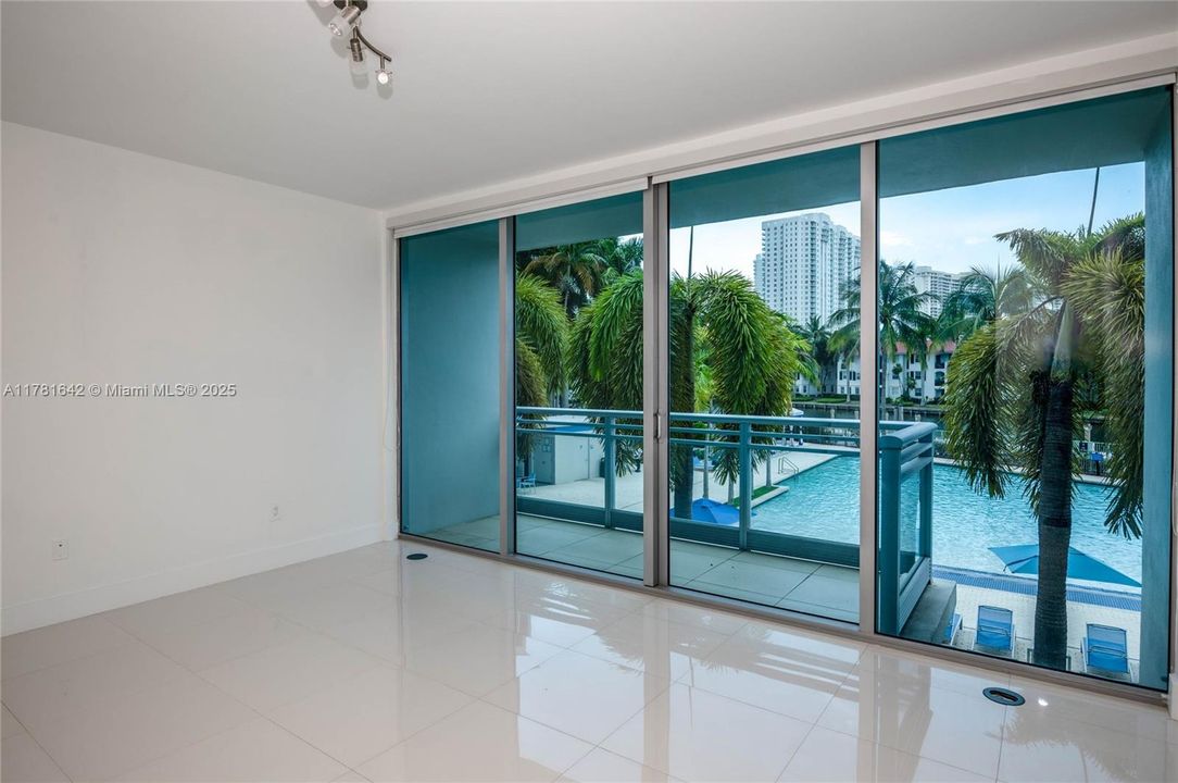 For Sale: $695,000 (2 beds, 3 baths, 1663 Square Feet)