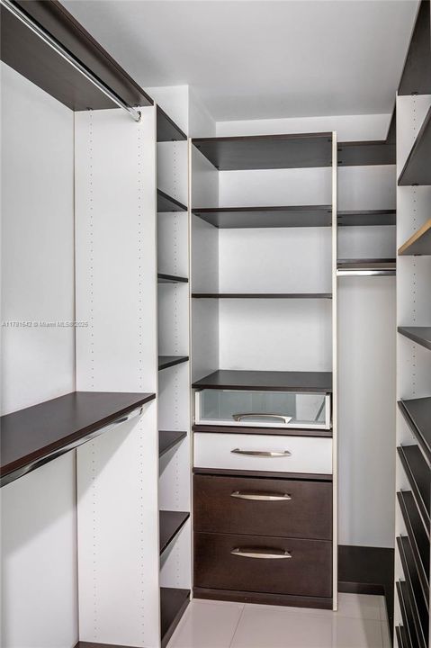 For Sale: $695,000 (2 beds, 3 baths, 1663 Square Feet)