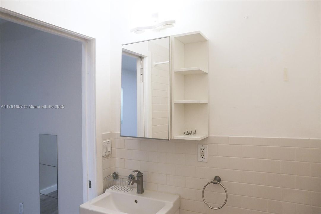 Recently Rented: $1,600 (1 beds, 1 baths, 400 Square Feet)