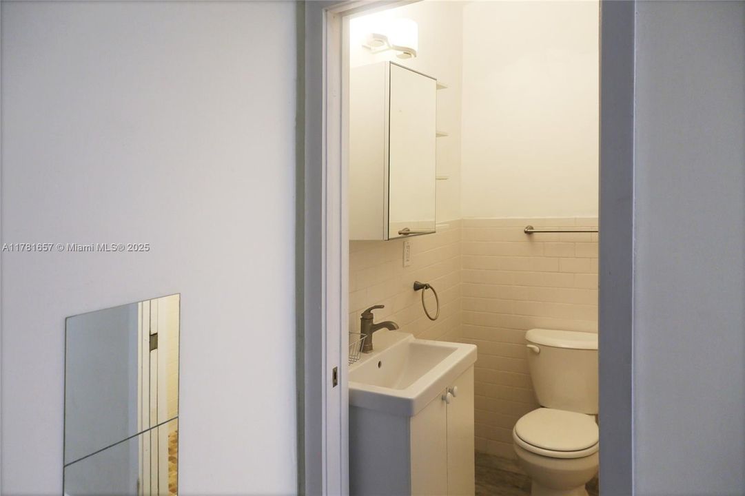 Recently Rented: $1,600 (1 beds, 1 baths, 400 Square Feet)