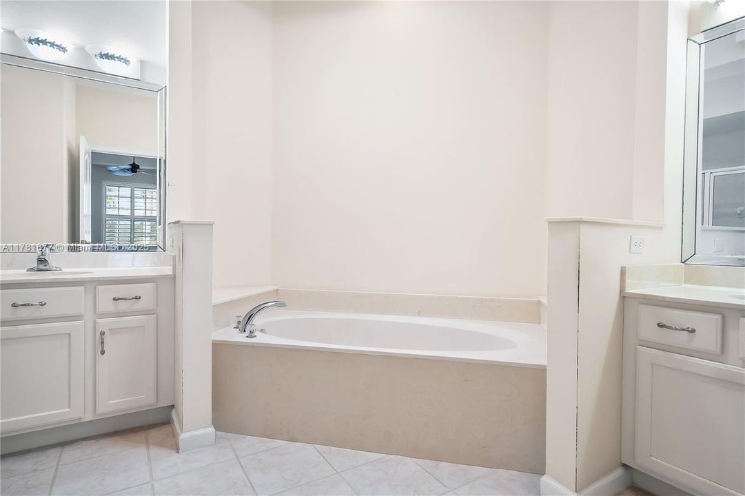 Vendido Recientemente: $439,000 (3 camas, 2 baños, 1718 Pies cuadrados)