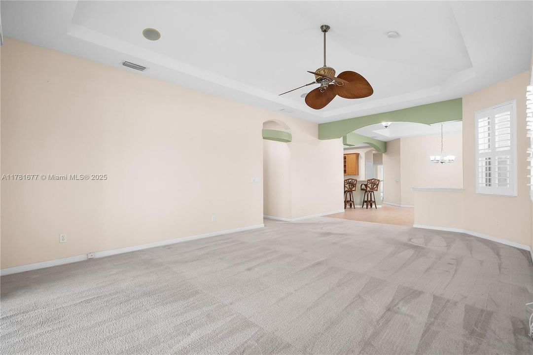 Vendido Recientemente: $439,000 (3 camas, 2 baños, 1718 Pies cuadrados)