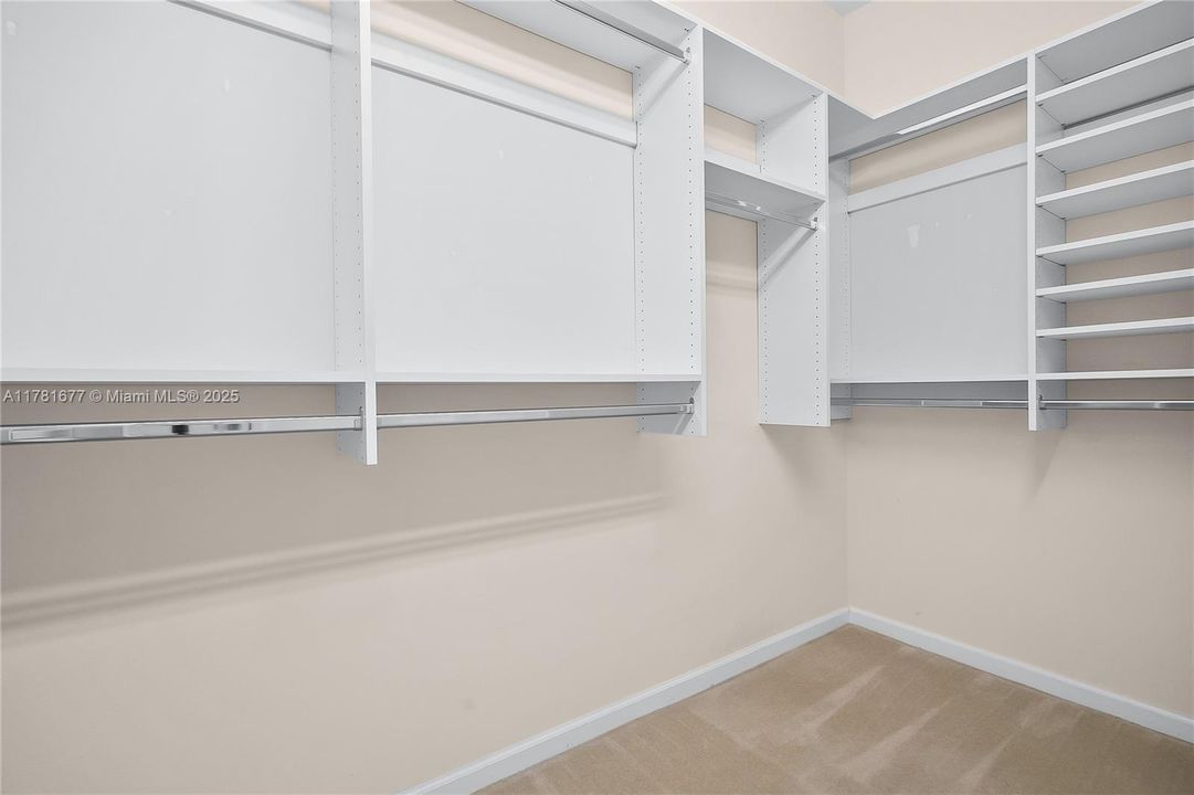 Vendido Recientemente: $439,000 (3 camas, 2 baños, 1718 Pies cuadrados)