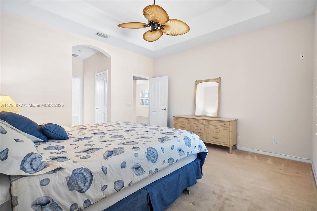 Vendido Recientemente: $439,000 (3 camas, 2 baños, 1718 Pies cuadrados)