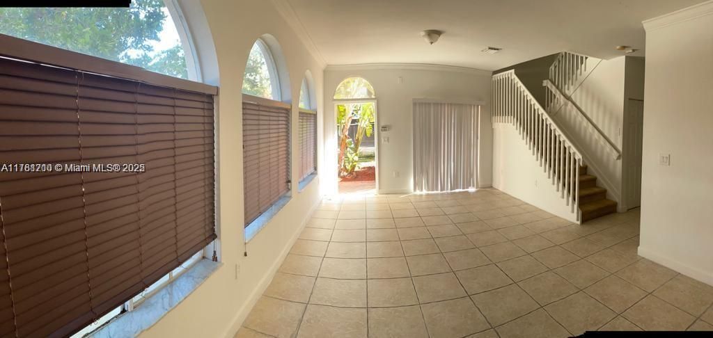 最近租的: $2,600 (3 贝兹, 2 浴室, 1750 平方英尺)