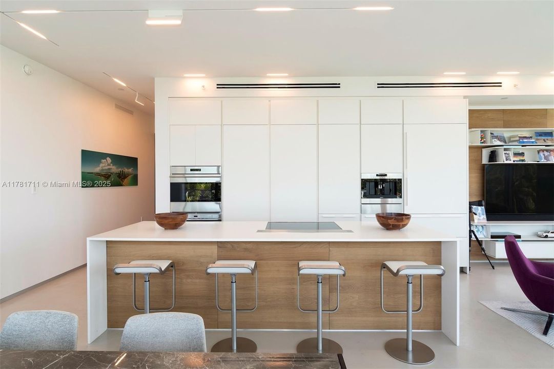 出租: $27,000 (3 贝兹, 3 浴室, 1952 平方英尺)