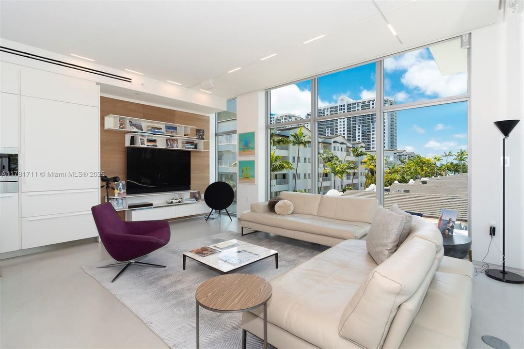 出租: $27,000 (3 贝兹, 3 浴室, 1952 平方英尺)