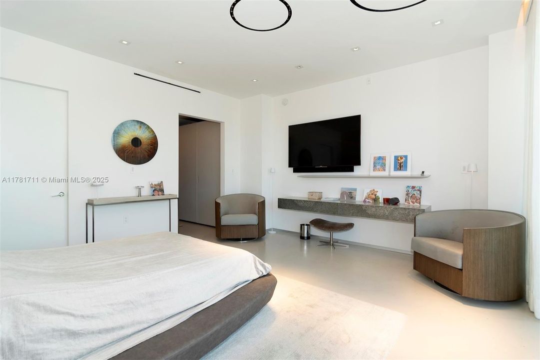 出租: $27,000 (3 贝兹, 3 浴室, 1952 平方英尺)