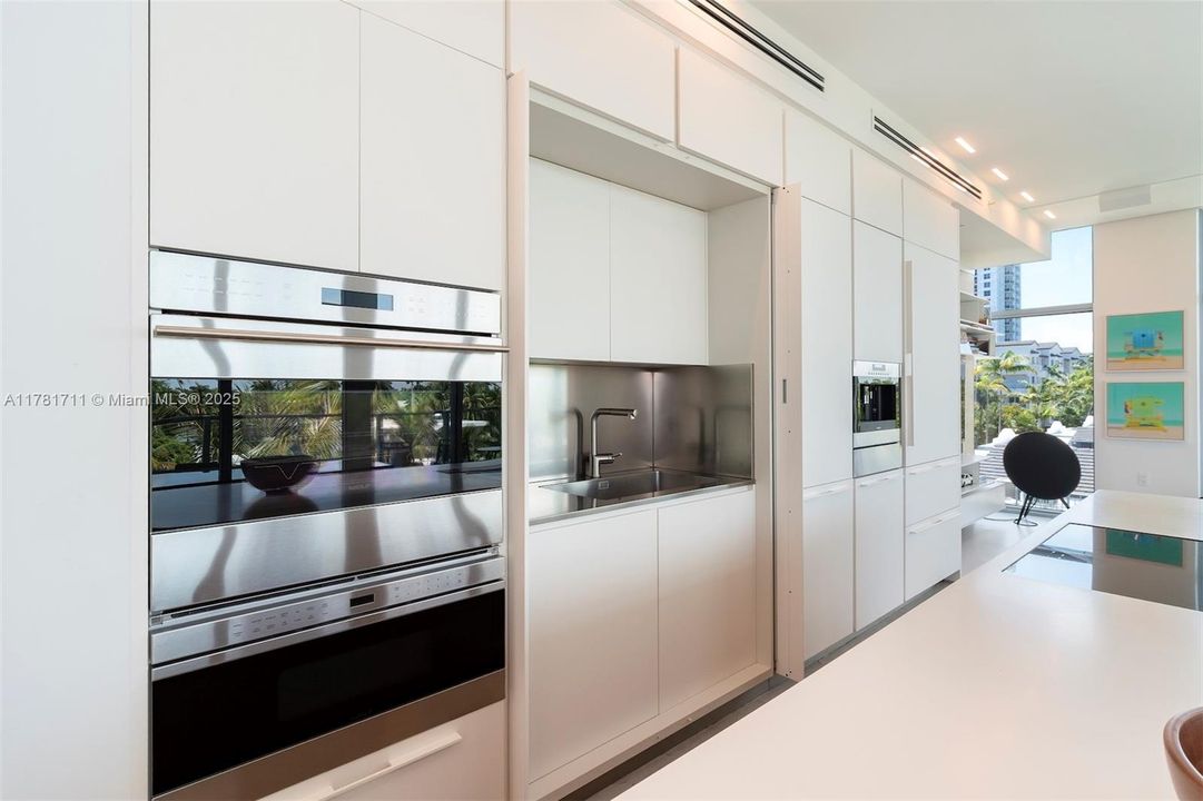 出租: $27,000 (3 贝兹, 3 浴室, 1952 平方英尺)