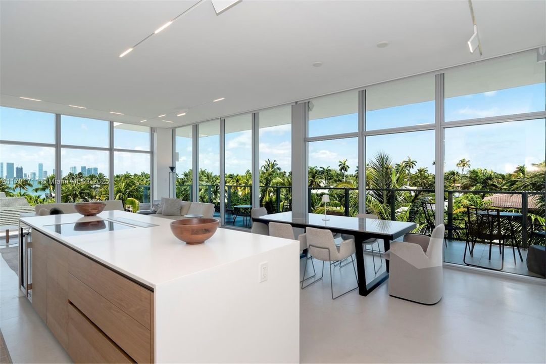 出租: $27,000 (3 贝兹, 3 浴室, 1952 平方英尺)