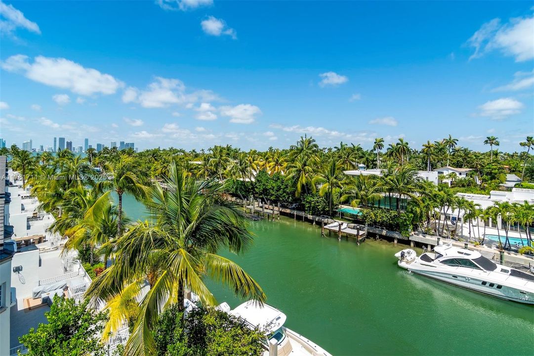 出租: $27,000 (3 贝兹, 3 浴室, 1952 平方英尺)