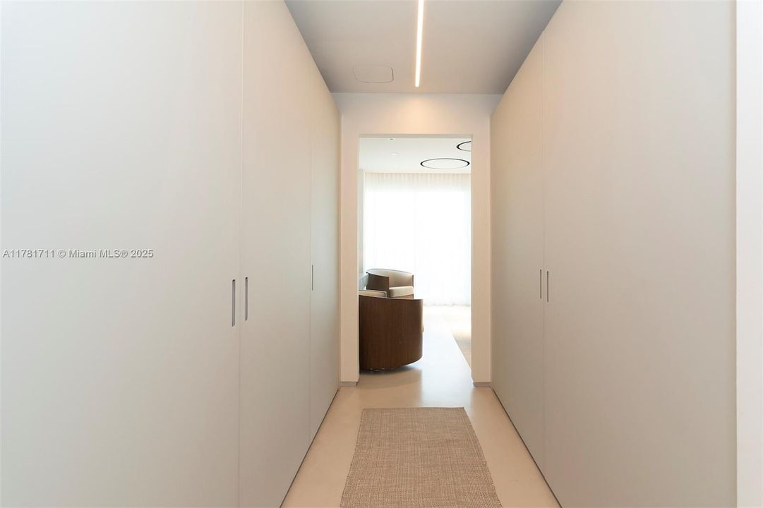 出租: $27,000 (3 贝兹, 3 浴室, 1952 平方英尺)