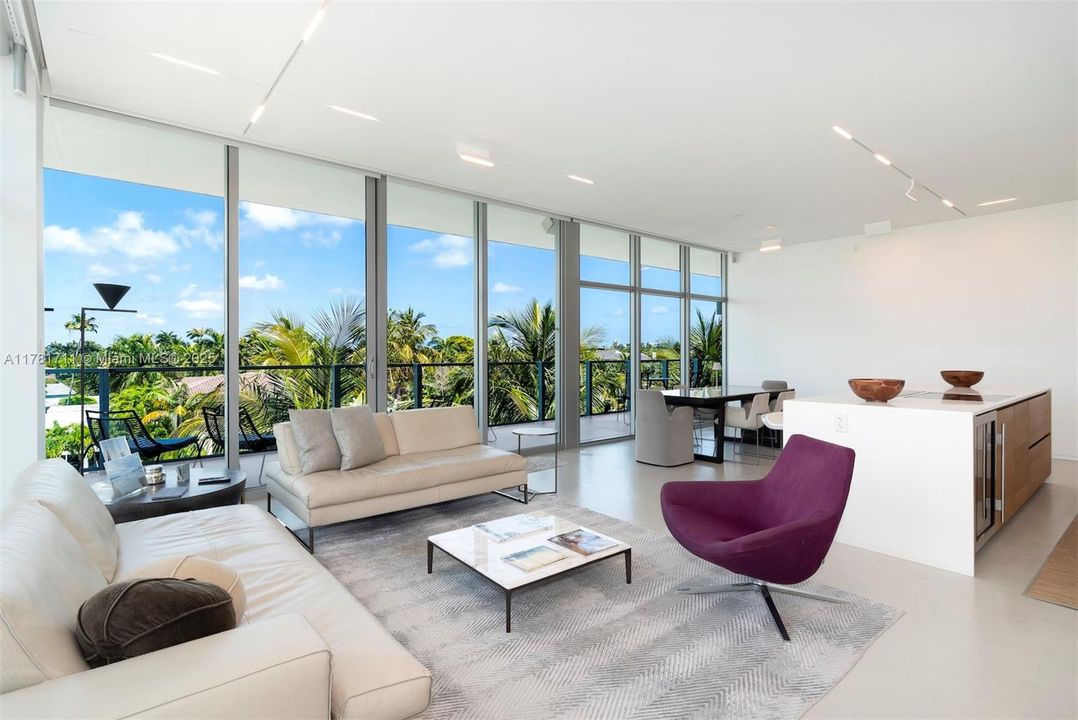 出租: $27,000 (3 贝兹, 3 浴室, 1952 平方英尺)