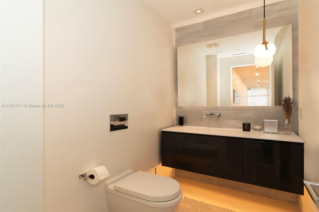 出租: $27,000 (3 贝兹, 3 浴室, 1952 平方英尺)