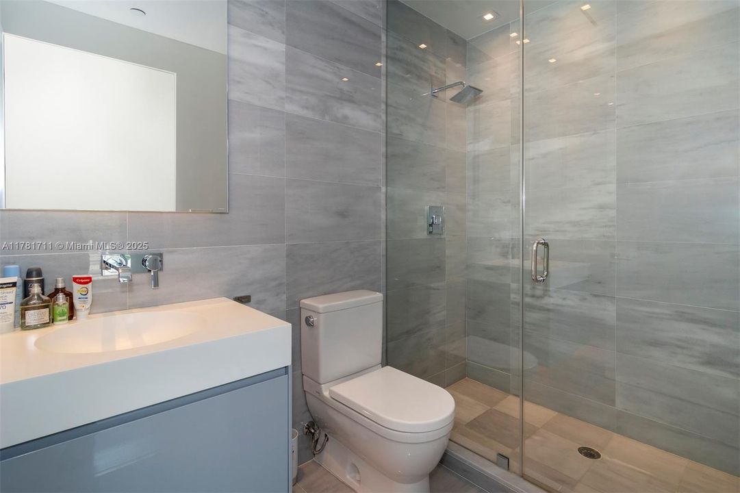 出租: $27,000 (3 贝兹, 3 浴室, 1952 平方英尺)