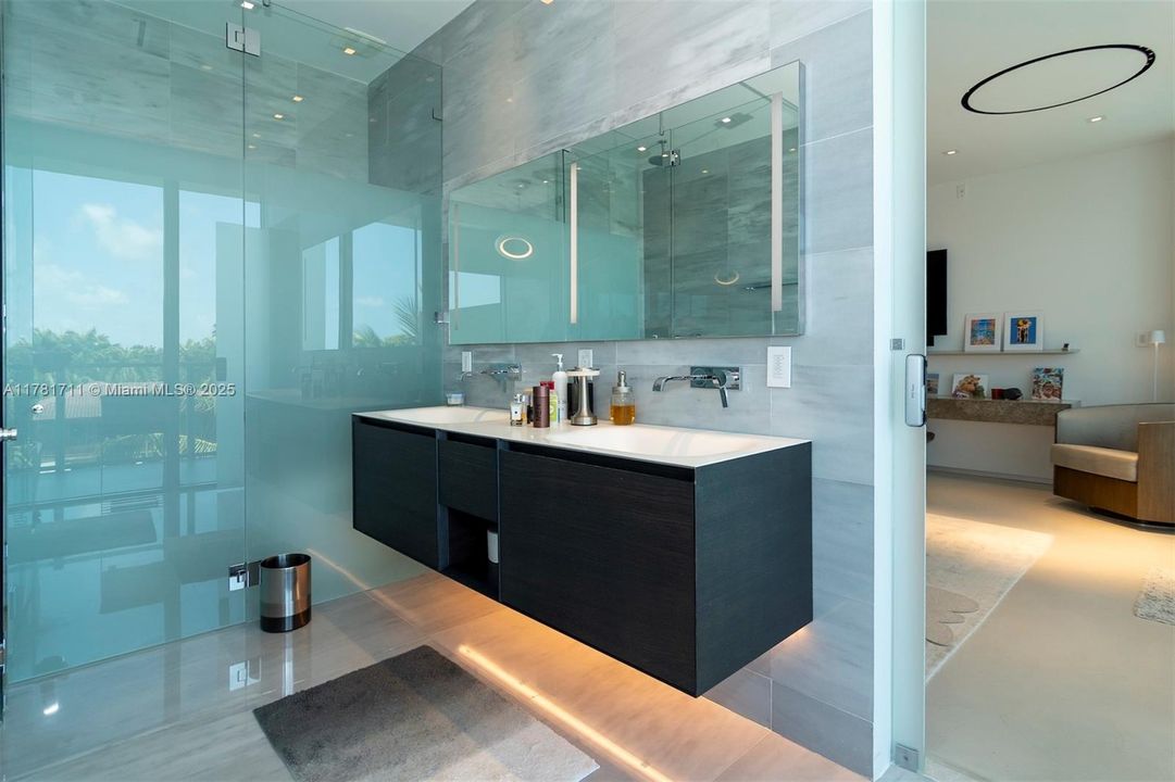 出租: $27,000 (3 贝兹, 3 浴室, 1952 平方英尺)