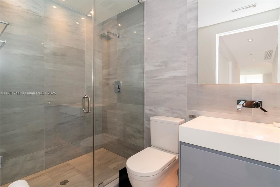 出租: $27,000 (3 贝兹, 3 浴室, 1952 平方英尺)