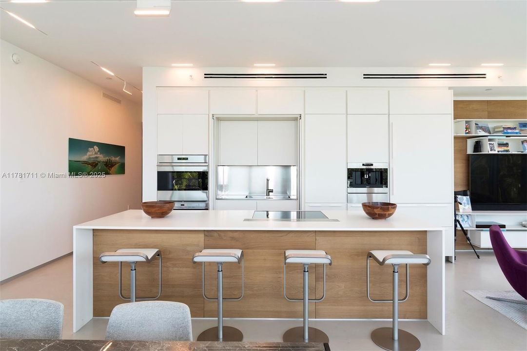 出租: $27,000 (3 贝兹, 3 浴室, 1952 平方英尺)