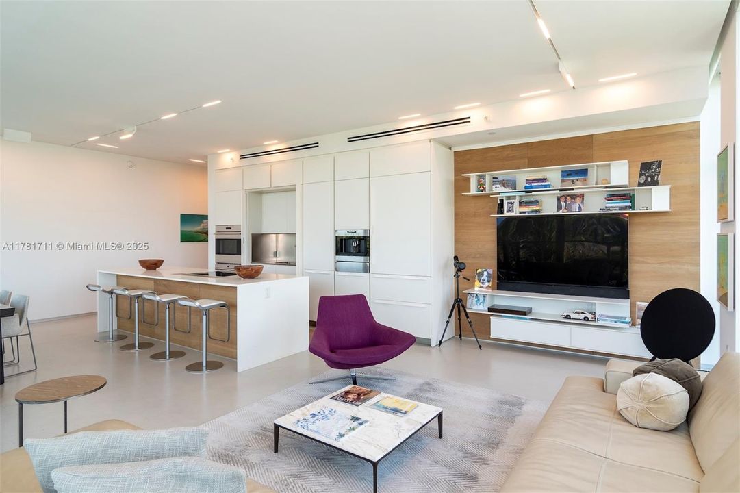 出租: $27,000 (3 贝兹, 3 浴室, 1952 平方英尺)