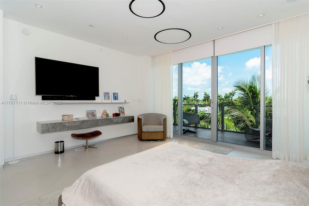 出租: $27,000 (3 贝兹, 3 浴室, 1952 平方英尺)