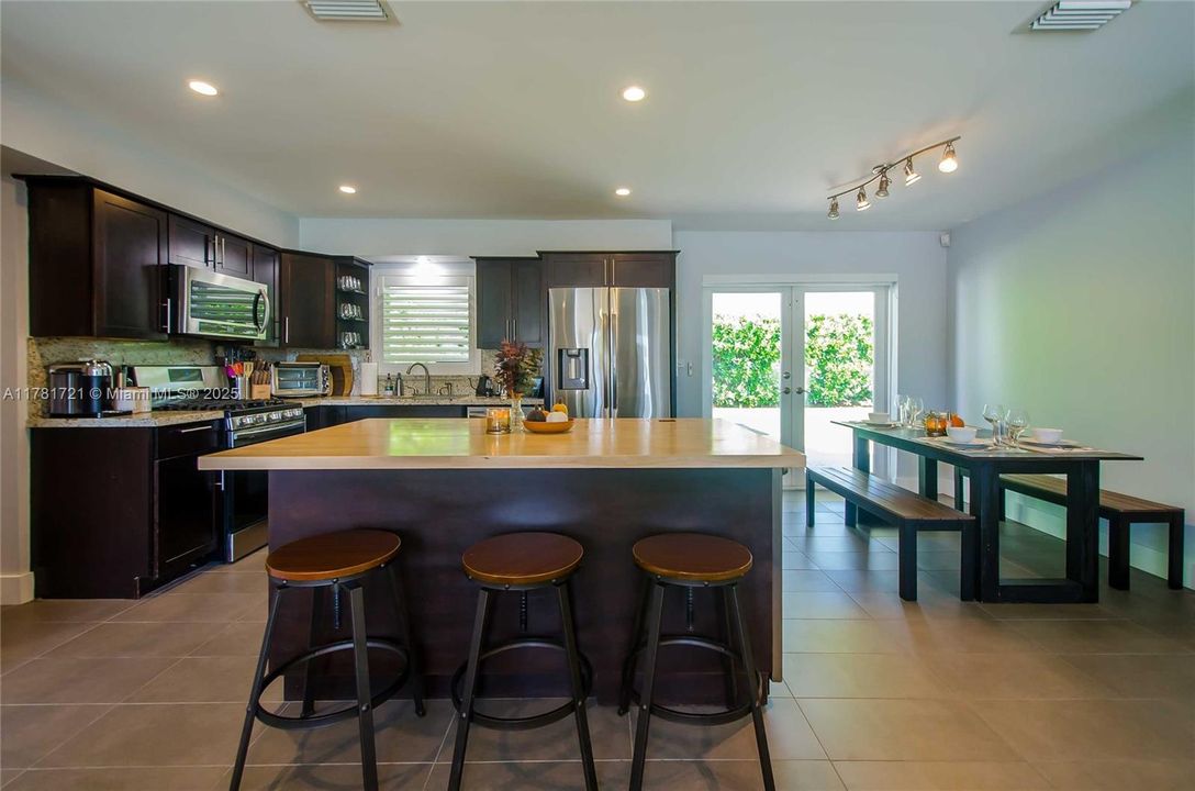 Recently Sold: $699,999 (3 beds, 2 baths, 0 Square Feet)