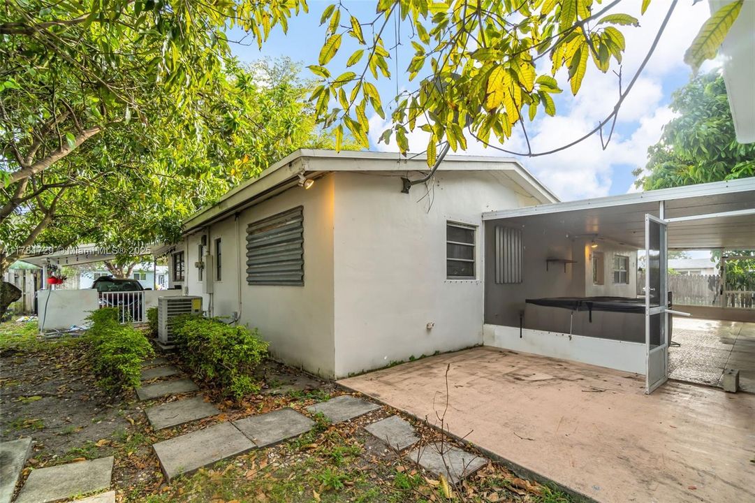 Недавно продано: $535,000 (3 спален, 2 ванн, 1880 Квадратных фут)