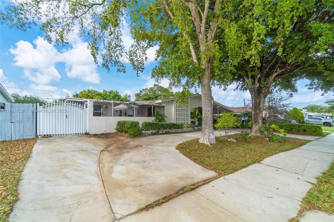 Недавно продано: $535,000 (3 спален, 2 ванн, 1880 Квадратных фут)