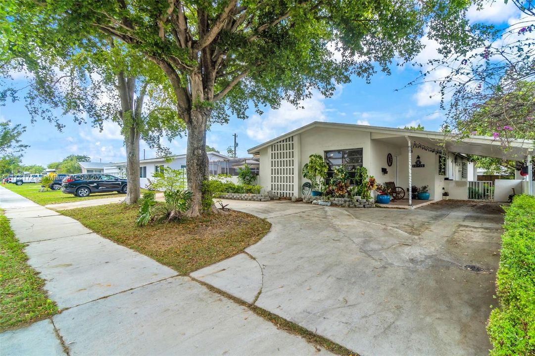 Недавно продано: $535,000 (3 спален, 2 ванн, 1880 Квадратных фут)