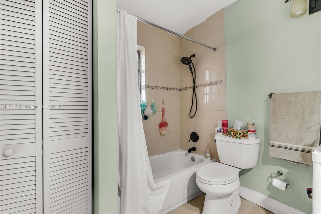 Недавно продано: $535,000 (3 спален, 2 ванн, 1880 Квадратных фут)