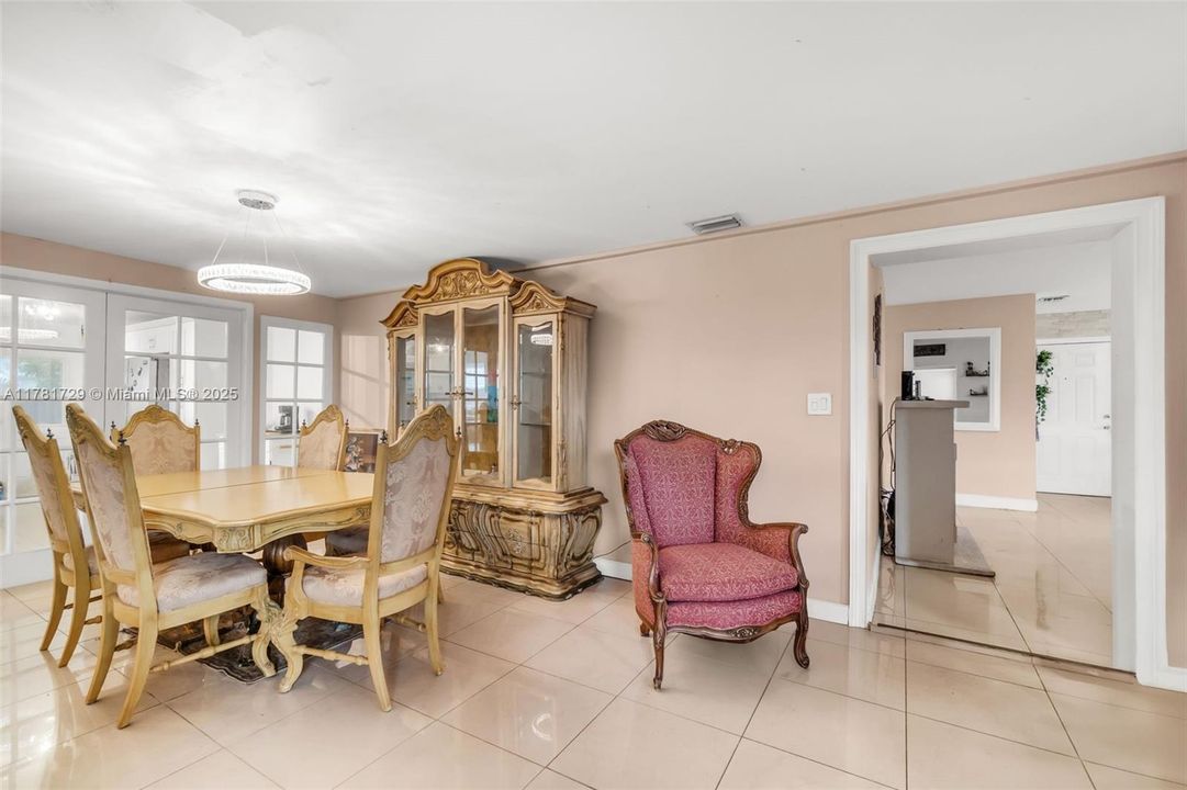 Недавно продано: $535,000 (3 спален, 2 ванн, 1880 Квадратных фут)